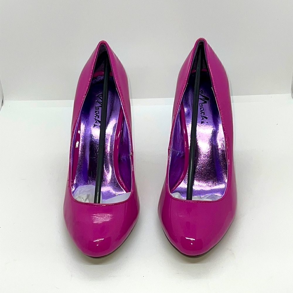 Sexy Round Toe Fushia High Heel Pumps. Size 8.